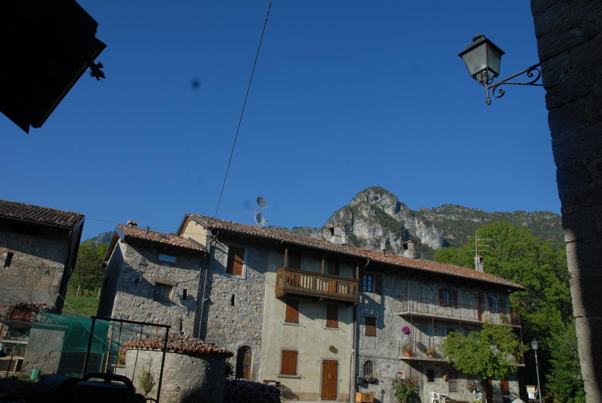 Bed & Breakfast Castello Regina Brembilla Exterior photo